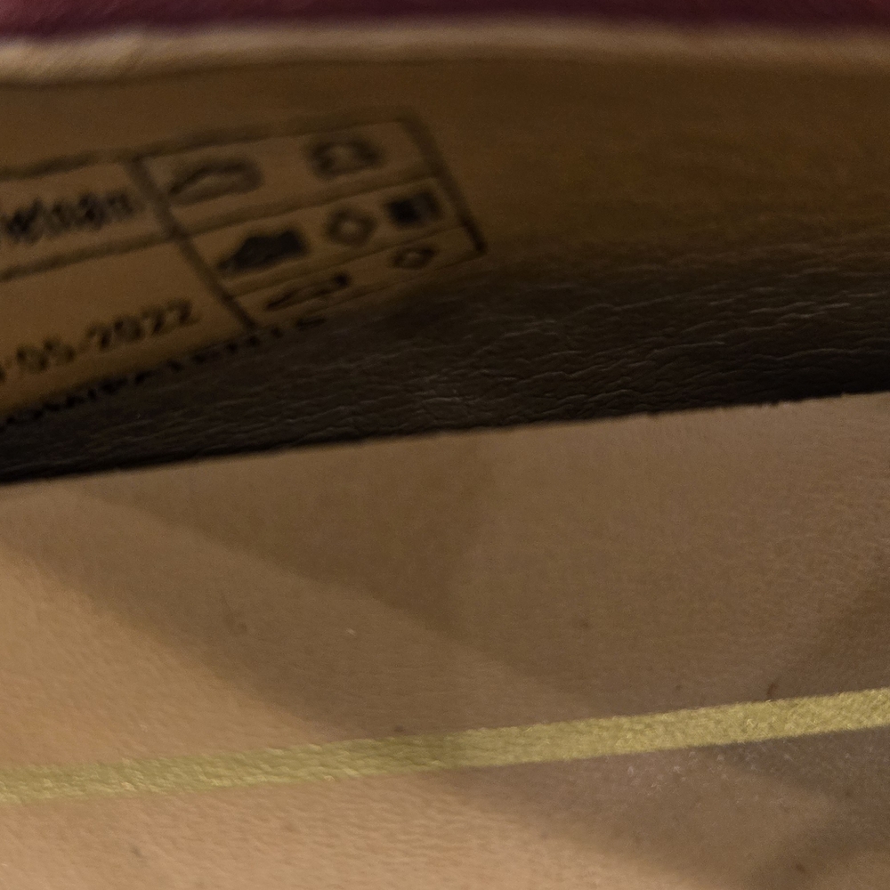 NWOT ! Vionic Burgundy Suede Leather Loafers Flats - Picture 13 of 13